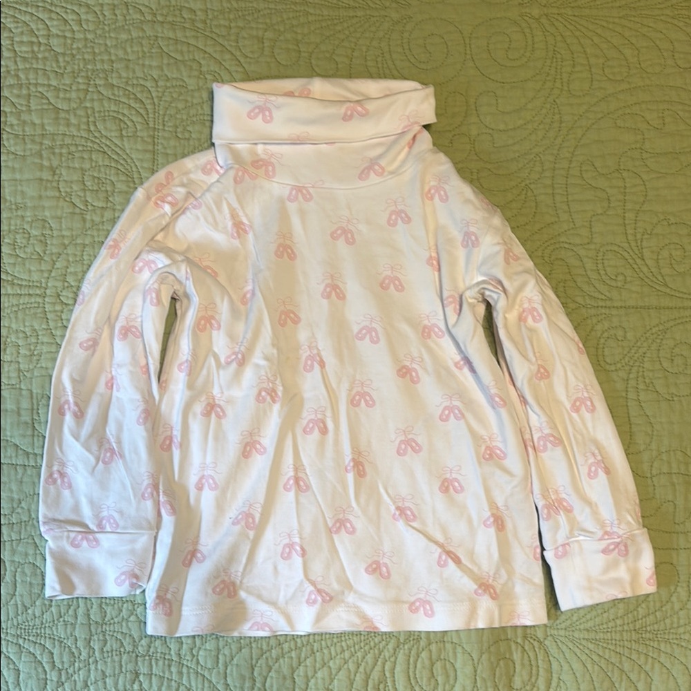 Little English Ballet shows turtleneck